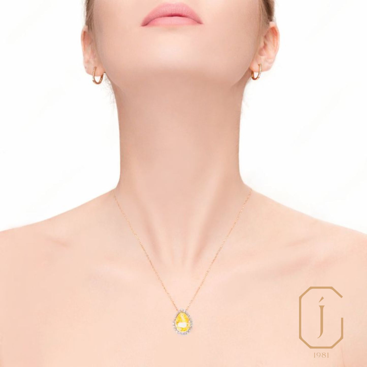 Cora Pendant Chain Necklace